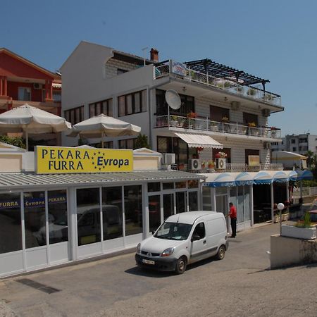 Guest House Evropa Ulcinj Rum bild
